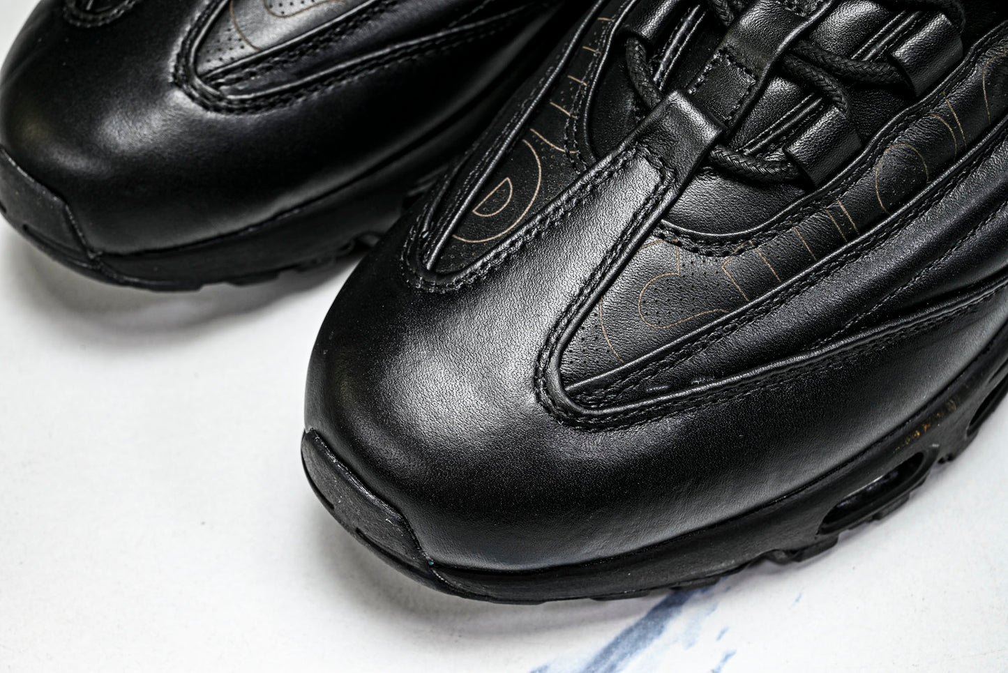 Supreme x AM95 Lux 'Black'