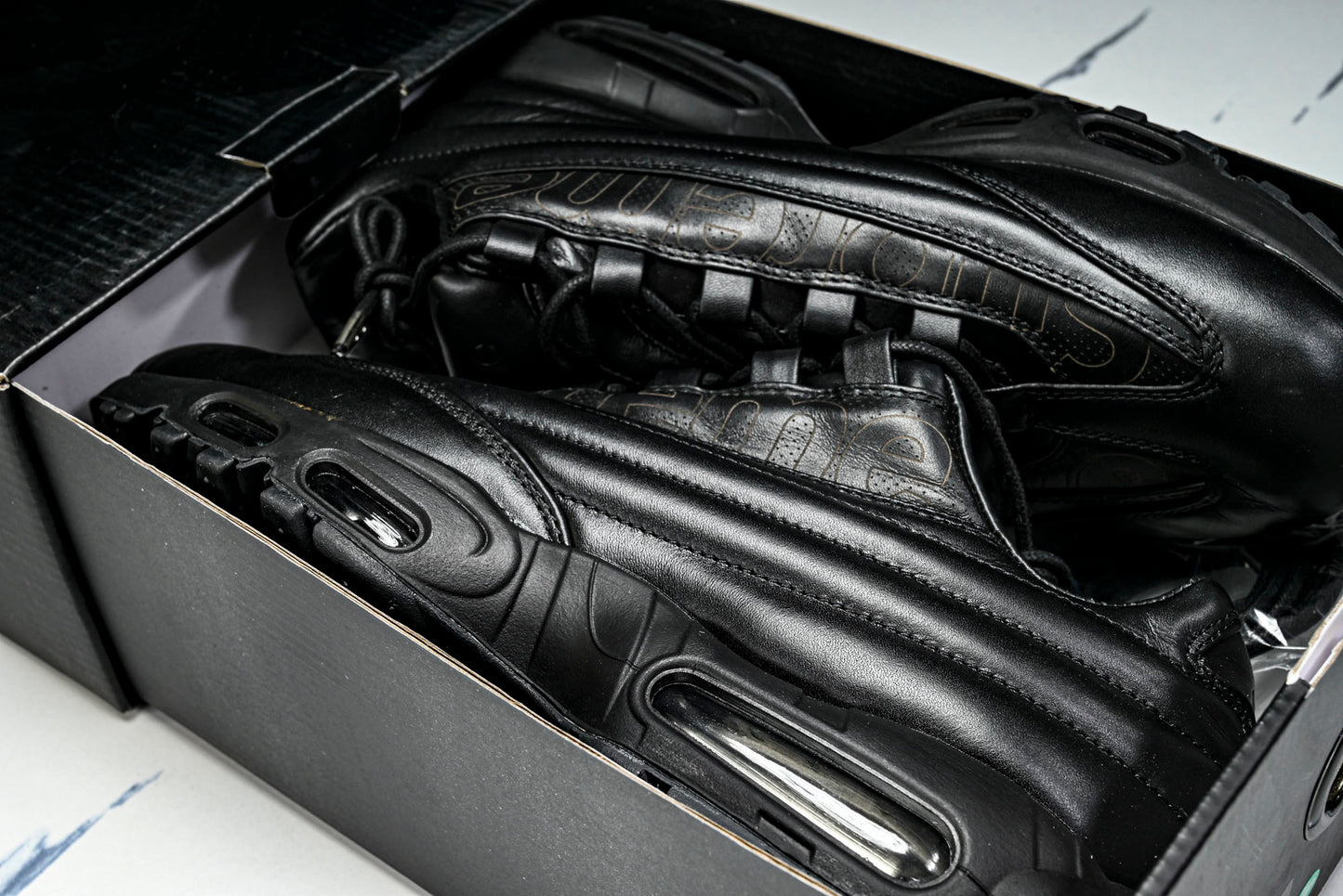 Supreme x AM95 Lux 'Black'