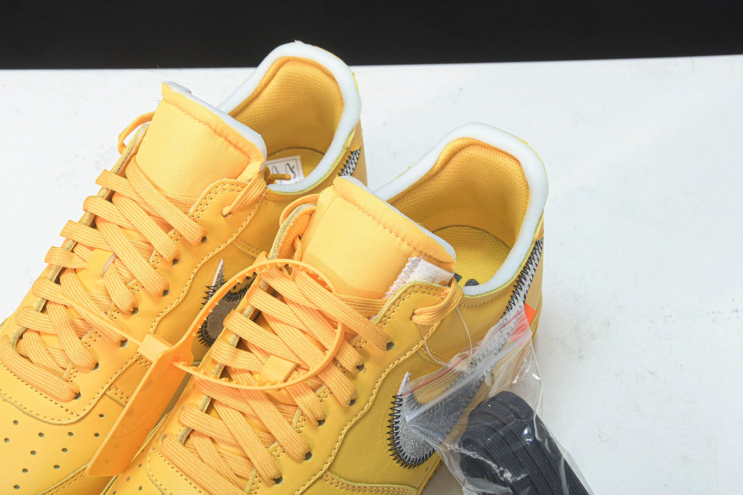 Off-White AF1 ‘University Gold’
