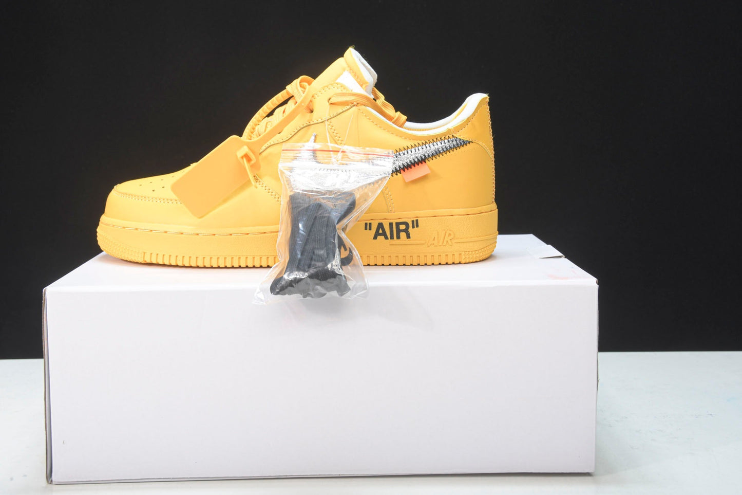 Off-White AF1 ‘University Gold’