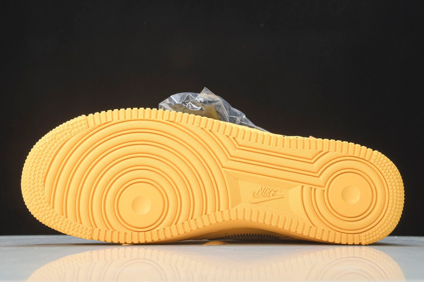 Off-White AF1 ‘University Gold’