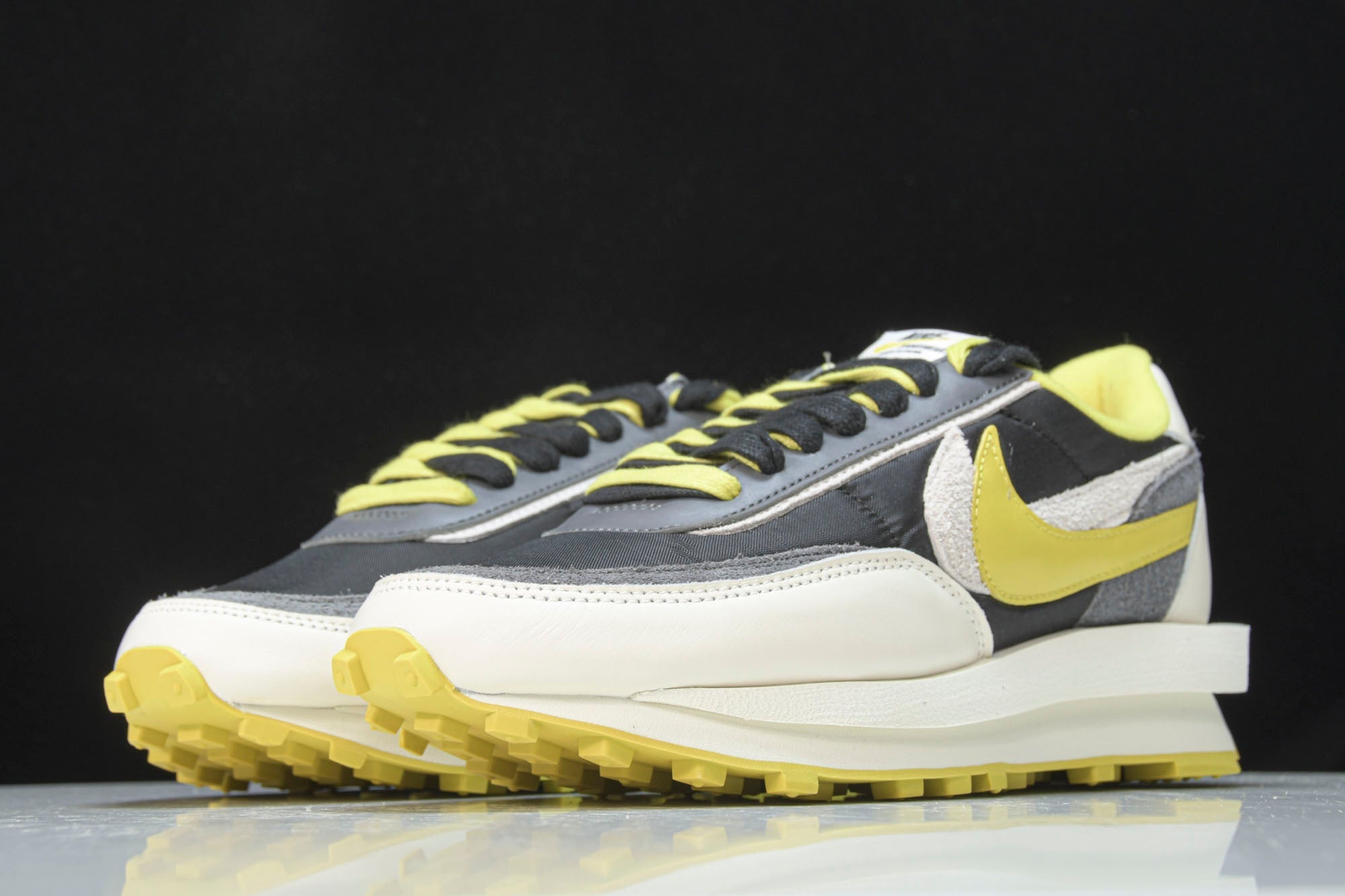 foot locker nike sacai